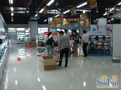 6月28日蘇寧興義商城超級店盛大開業，家電區域人氣爆棚引領消費熱潮